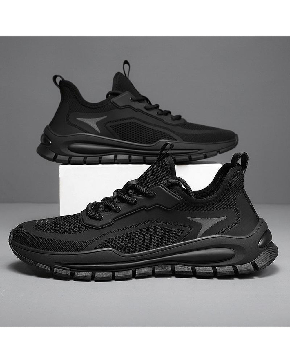 Men's Vanguard Flyknit Running Sneakers - Product Image 7